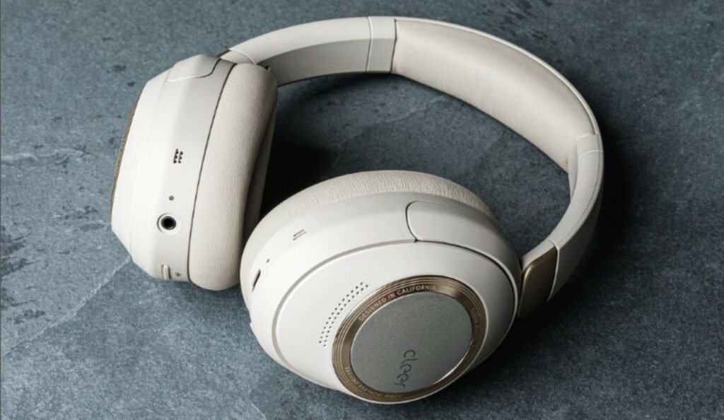 Alpha adaptive noise cancelling headphone